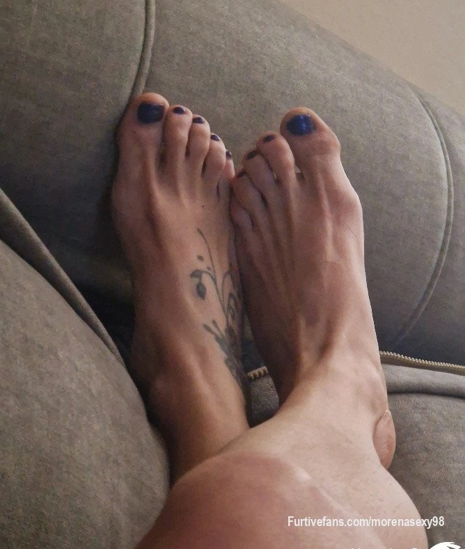 Tienes un fetish te pones cachondo con los pies de una mujer sígueme y háblame bebé tengo muchas 
😍 Y dime qué te interesa.